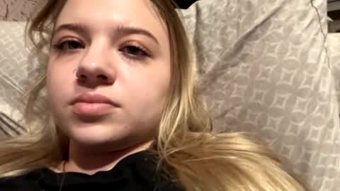 Snapshot of juliacrazy_ chatting on February 8, 4:14 pm juliacrazy_ online show from February 8, 4:14 pm