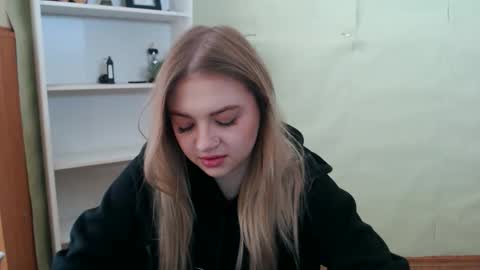 Snapshot of juliacrazy_ chatting on February 24, 6:38 am juliacrazy_ online show from February 24, 6:38 am