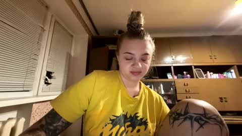 Snapshot of juliacrazy_ chatting on October 4, 3:43 pm juliacrazy_ online show from October 4, 3:43 pm