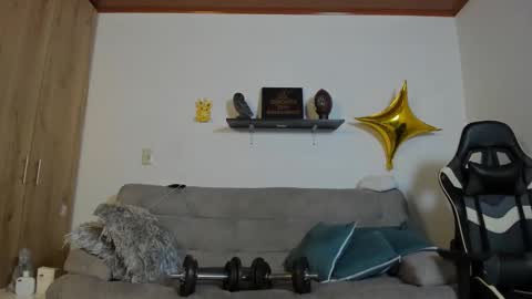 julian_wallace online show from September 13, 8:33 pm