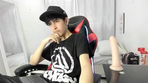 Julian online show from March 16, 8:24 pm