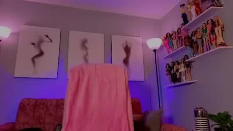 Juliana online show from June 21, 11:00 pm