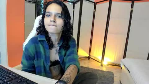 julianne_7 online show from January 31, 8:39 pm