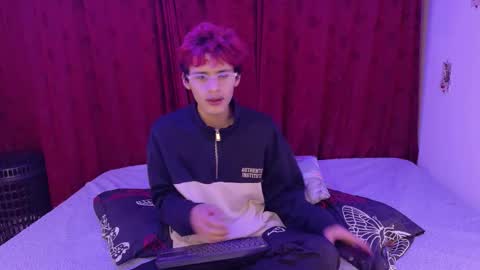 julian online show from October 6, 4:19 am