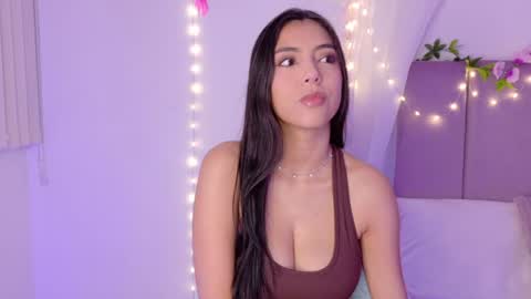 Juliet Bennet online show from June 10, 2:00 am
