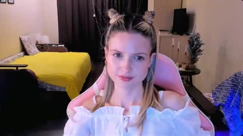 Julie online show from December 3, 3:13 pm