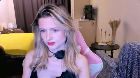 Julie online show from February 4, 3:27 pm