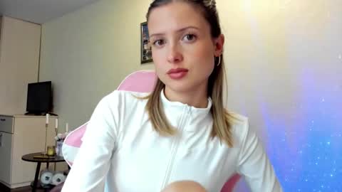 Snapshot of julie_flores chatting on September 21, 1:15 pm Julie online show from September 21, 1:15 pm