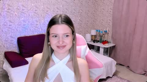 Snapshot of julie_flores chatting on December 5, 2:17 pm Julie online show from December 5, 2:17 pm