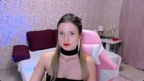 Snapshot of julie_flores chatting on December 7, 7:05 pm Julie online show from December 7, 7:05 pm