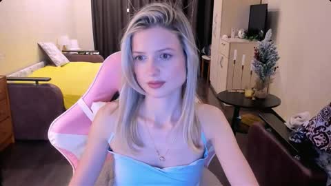 Julie online show from November 15, 4:08 pm