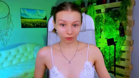 juliedaniel online show from November 25, 8:35 am