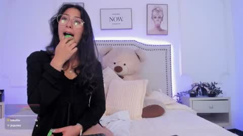 juliee_ross online show from June 16, 1:15 pm