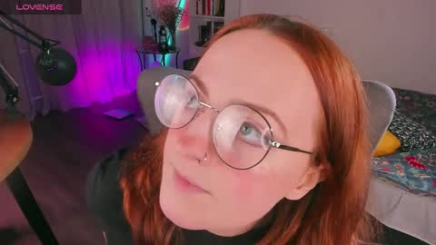 Snapshot of juliet_schoolgirl chatting on March 10, 10:34 pm Juliet online show from March 10, 10:34 pm