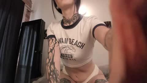 juliet_sourire online show from February 12, 2:43 pm