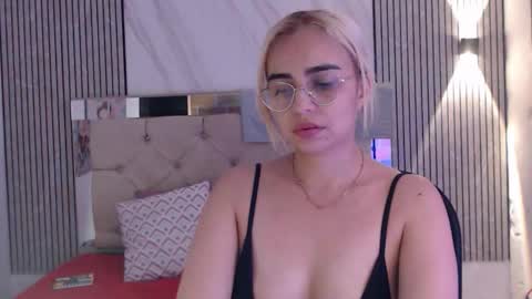 julieta__fox_ online show from March 7, 3:17 am