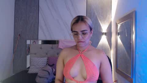 julieta__fox_ online show from May 6, 8:04 pm