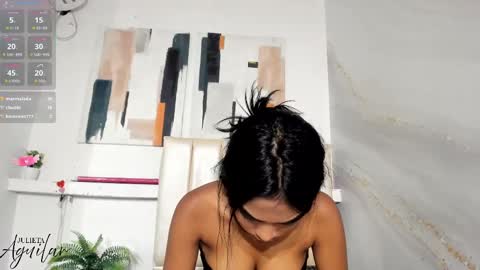 Snapshot of julieta_aguilar chatting on September 17, 7:50 pm Juli online show from September 17, 7:50 pm