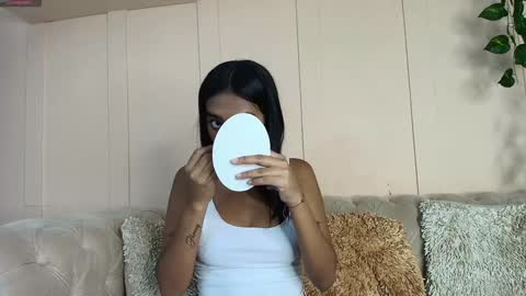 Snapshot of julieta_aguilar chatting on January 14, 12:35 pm Juli online show from January 14, 12:35 pm