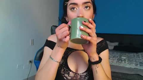 Snapshot of julieta_de_los_angeles chatting on October 22, 6:09 pm Julieta online show from October 22, 6:09 pm
