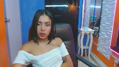 julieta_fn online show from December 3, 4:40 pm