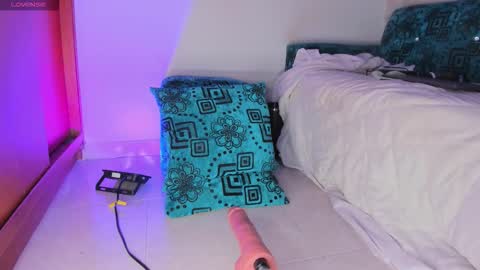 Mitchell  Independent model online show from March 20, 1:21 am