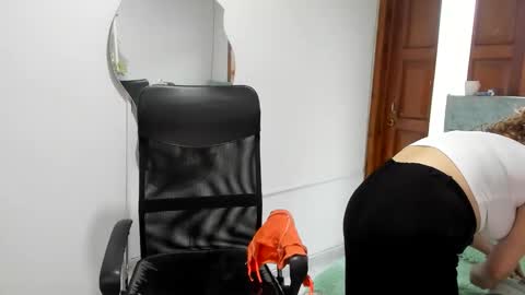 Snapshot of julieta_star69 chatting on September 22, 7:18 pm julieta_star69 online show from September 22, 7:18 pm