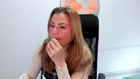Snapshot of julieta_star69 chatting on October 7, 7:32 pm julieta_star69 online show from October 7, 7:32 pm