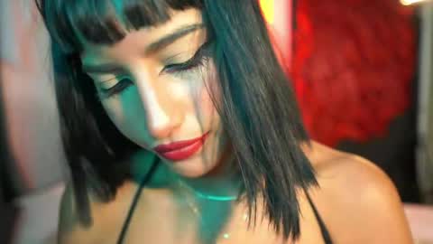 julietawinona online show from April 14, 11:30 pm