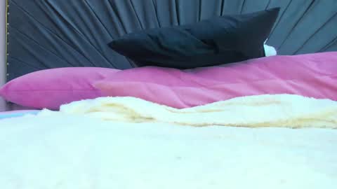 Snapshot of juliett_horny chatting on February 8, 5:08 pm juliett online show from February 8, 5:08 pm