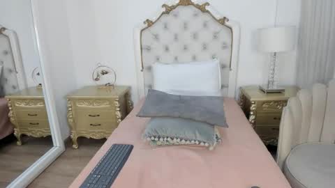 julietta_ross online show from March 4, 12:02 pm