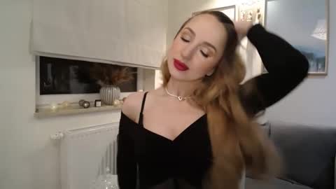 Snapshot of juliettesensual chatting on September 29, 8:30 pm JulietteSensual online show from September 29, 8:30 pm