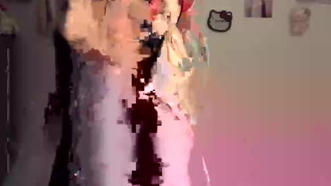 julieuhb online show from January 28, 9:08 am