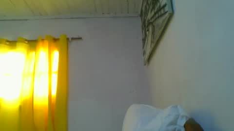Snapshot of juliexexy chatting on March 5, 4:02 am juliexexy online show from March 5, 4:02 am
