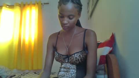 Snapshot of juliexexy chatting on February 18, 10:49 am juliexexy online show from February 18, 10:49 am