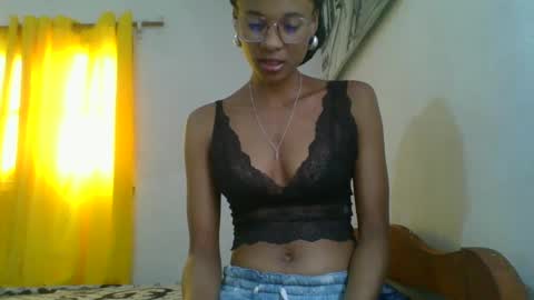Snapshot of juliexexy chatting on February 23, 5:23 am juliexexy online show from February 23, 5:23 am