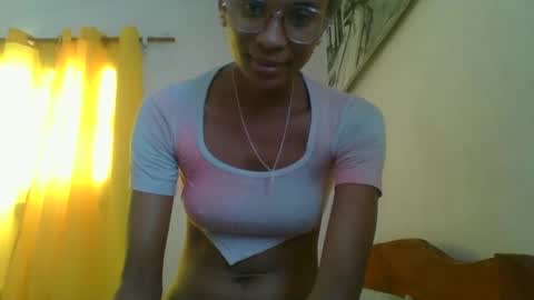 Snapshot of juliexexy chatting on March 4, 5:42 am juliexexy online show from March 4, 5:42 am