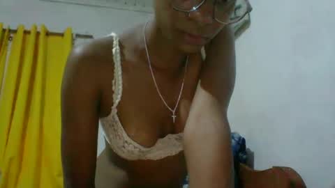 Snapshot of juliexexy chatting on February 25, 9:37 pm juliexexy online show from February 25, 9:37 pm