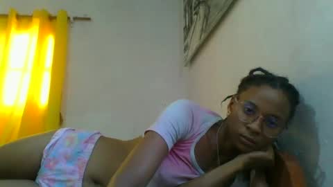 Snapshot of juliexexy chatting on March 1, 1:18 pm juliexexy online show from March 1, 1:18 pm