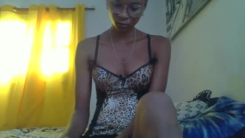 Snapshot of juliexexy chatting on February 25, 5:19 am juliexexy online show from February 25, 5:19 am