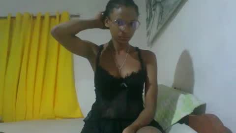 Snapshot of juliexexy chatting on February 20, 2:29 am juliexexy online show from February 20, 2:29 am