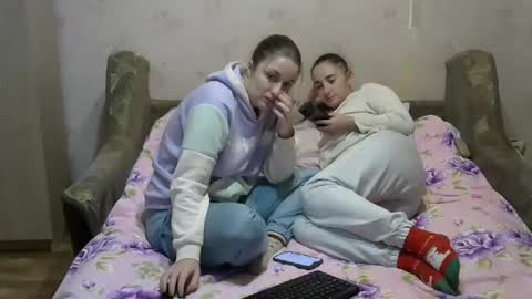 Snapshot of juliya_katie chatting on October 25, 7:47 pm Juliya Katie online show from October 25, 7:47 pm