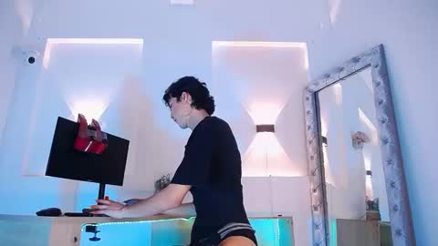 jullian online show from May 15, 11:56 pm