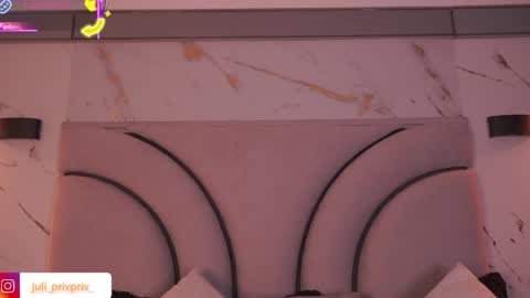 jullianapriv_ online show from April 1, 2:36 pm