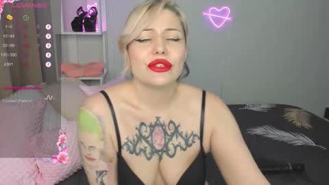 Snapshot of jully_rox chatting on October 22, 2:30 pm Jully online show from October 22, 2:30 pm