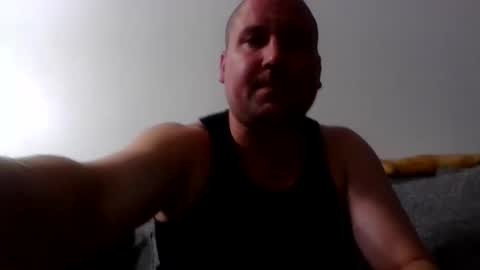 Snapshot of just1more5 chatting on October 12, 3:32 am just1more5 online show from October 12, 3:32 am