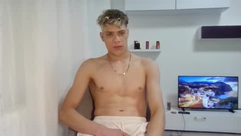 Snapshot of just_alexx12 chatting on October 15, 10:32 pm just_alexx12 online show from October 15, 10:32 pm