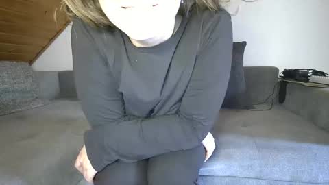 Snapshot of just_stunning chatting on October 28, 8:48 am Rosi and Paul online show from October 28, 8:48 am