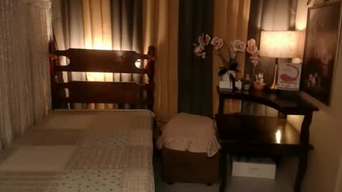 Snapshot of justine_hunk chatting on October 4, 7:39 am justine_hunk online show from October 4, 7:39 am