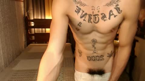 Snapshot of justine_hunk chatting on March 7, 5:18 am justine_hunk online show from March 7, 5:18 am